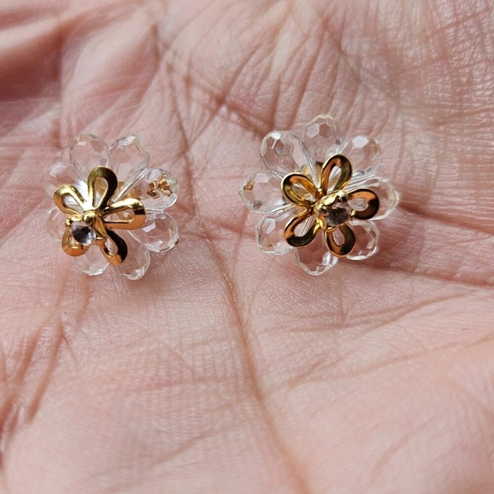 Stud Earrings ClearGold Tone Flower Shape Fashion Ear Jewelry unbranded